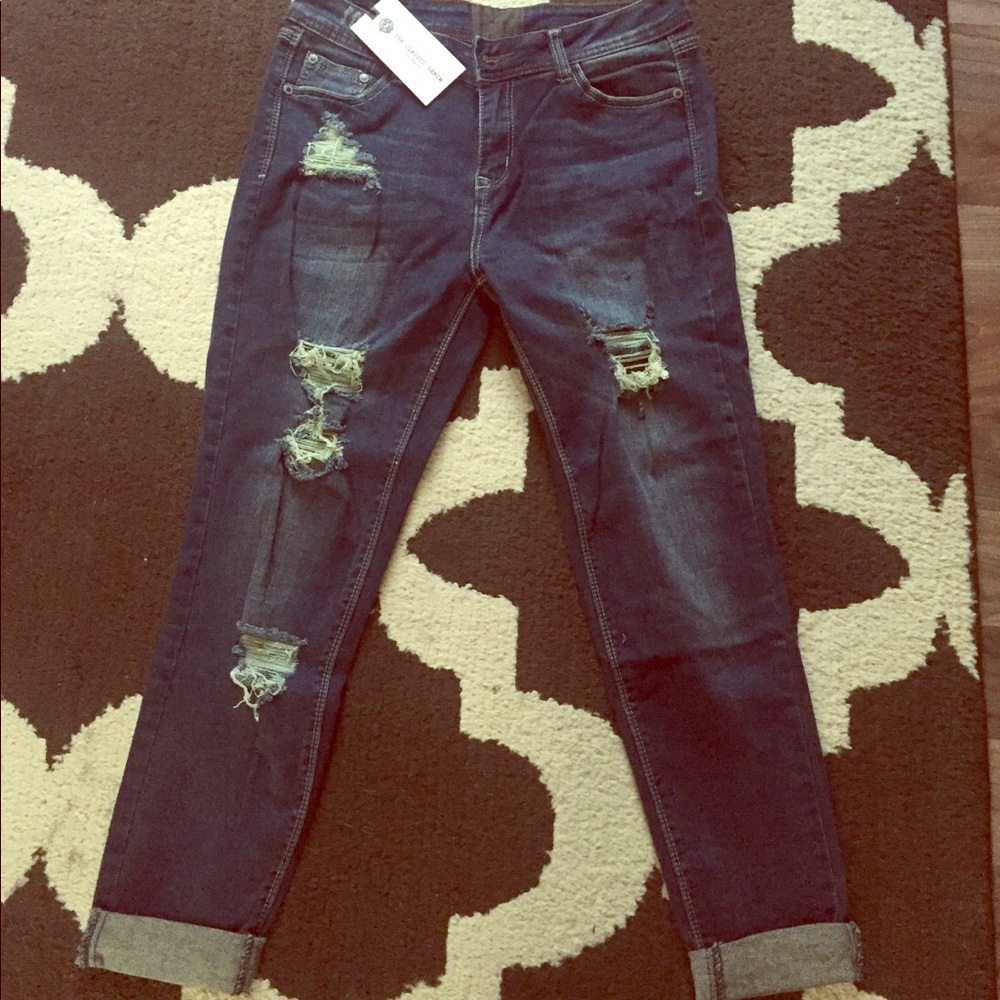 NWT. The Classic Distressed Skinny Jeans